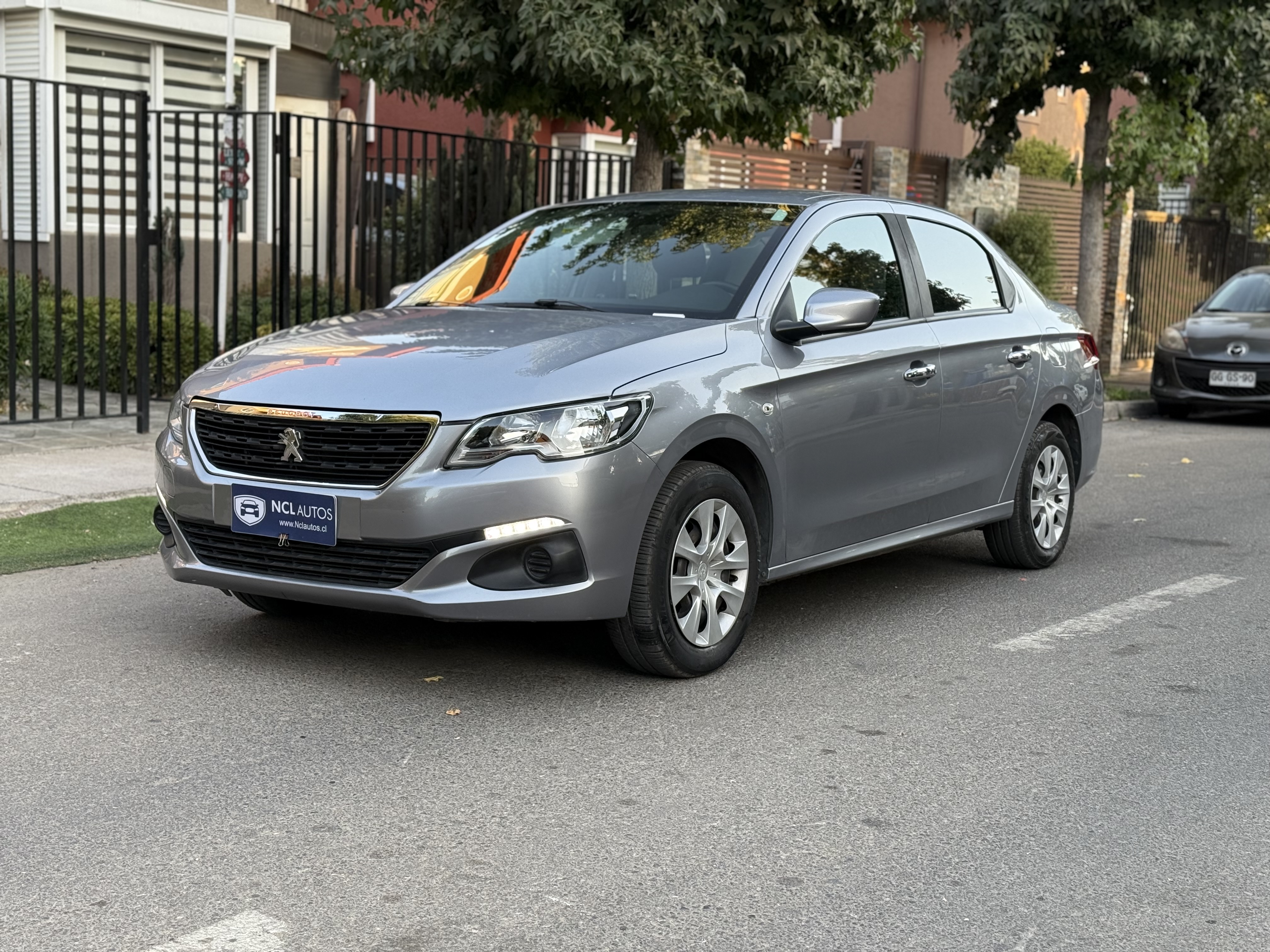 PEUGEOT 301  2019 Gris perlado