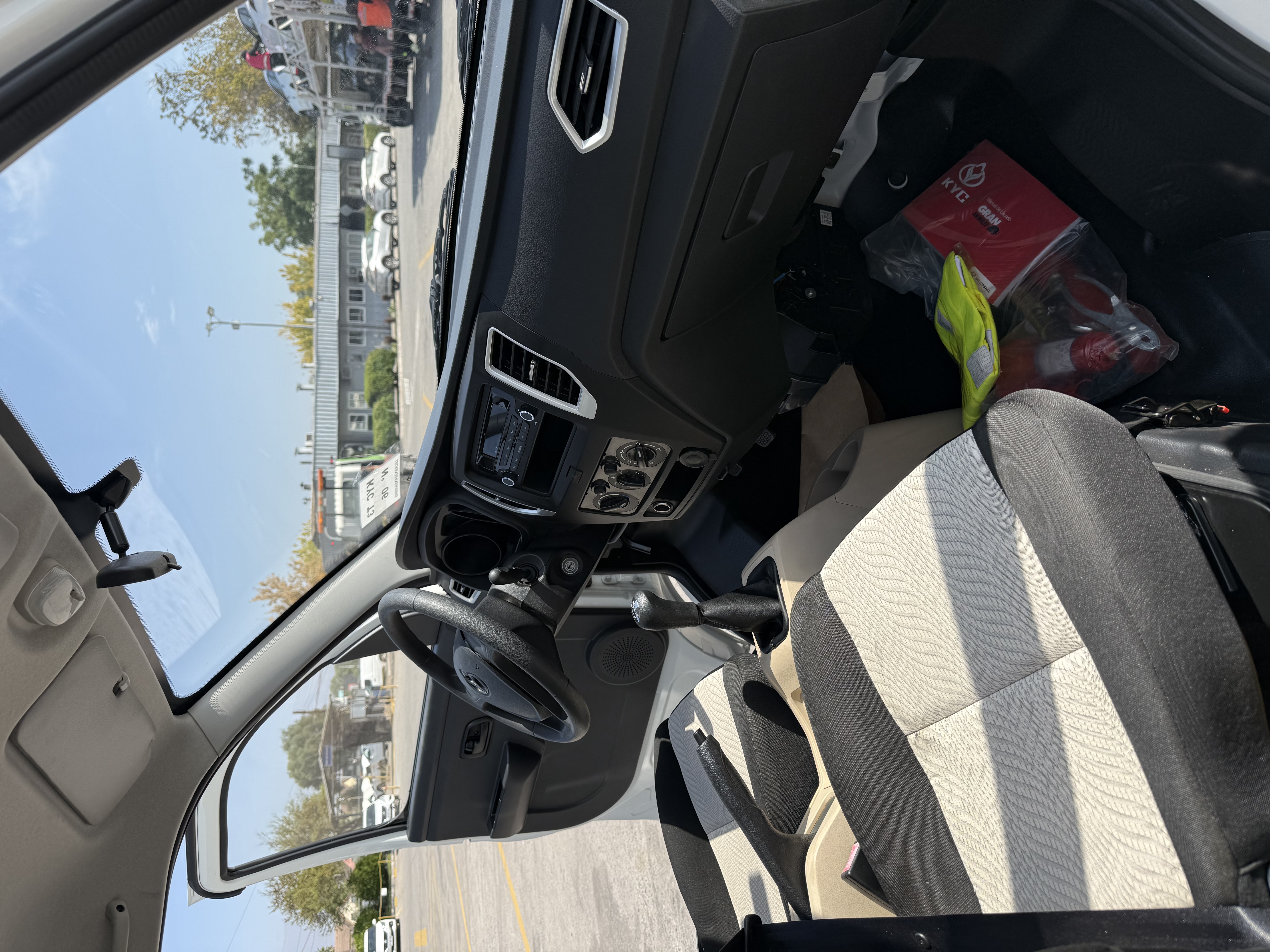 /uploads/vehicles/naZZXTYuhSdtHJE2KwpI/imagen_13.jpeg