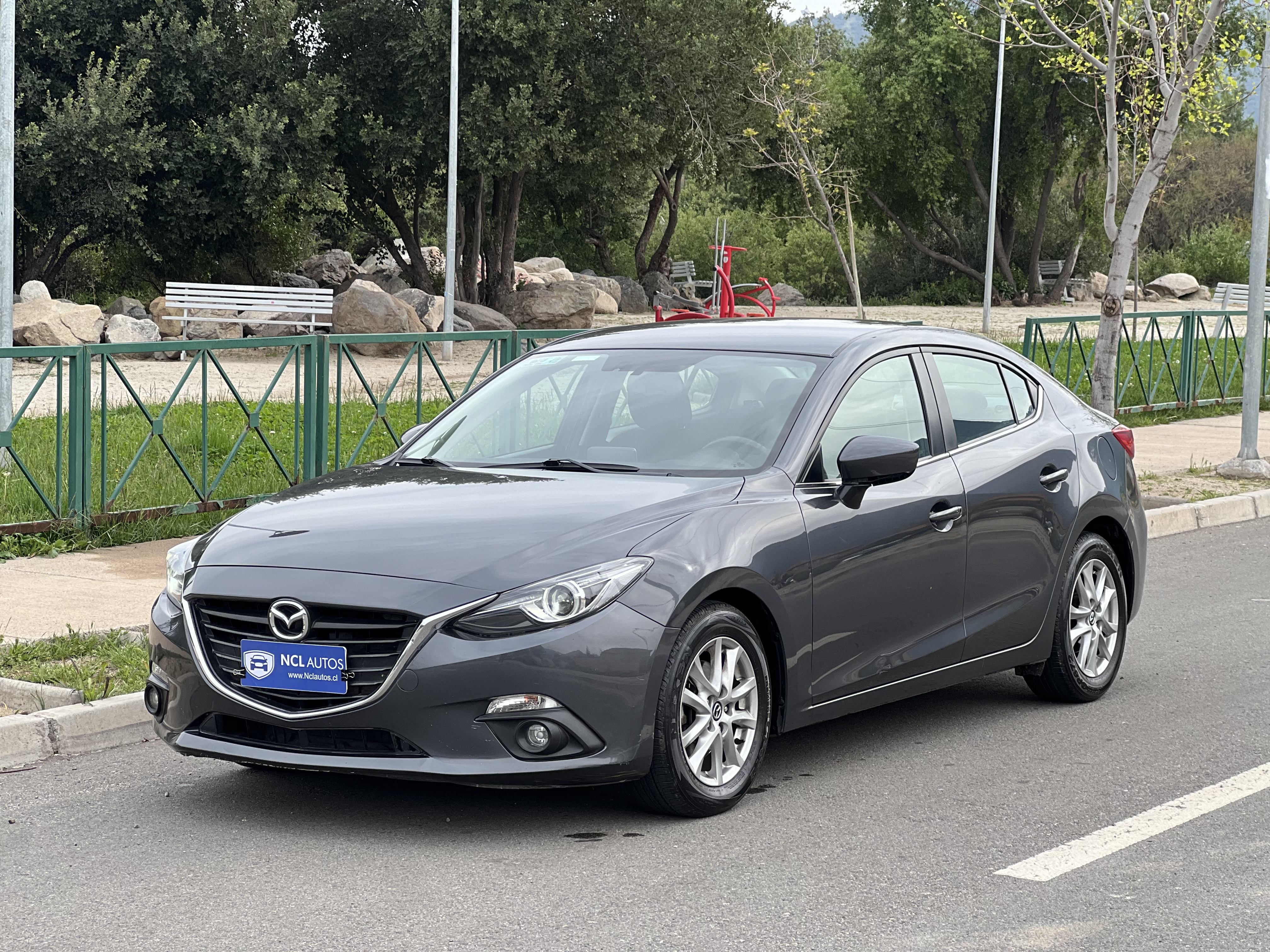 MAZDA 3  2015 Gris perlado